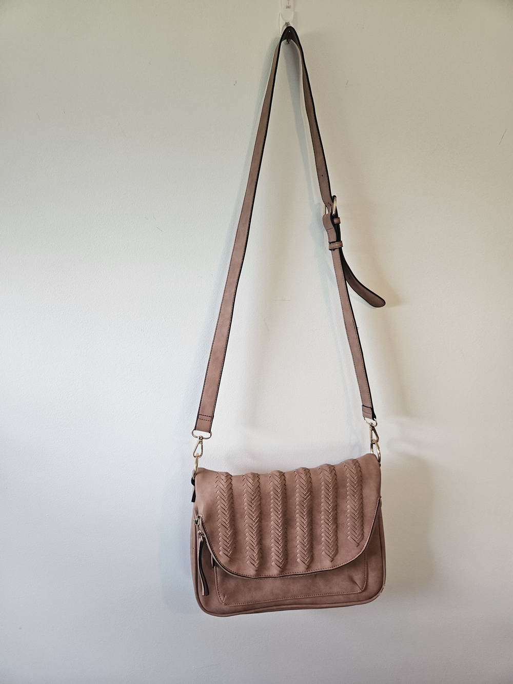 Women’s Braided Flap Crossbody Bag in Dusty Rose